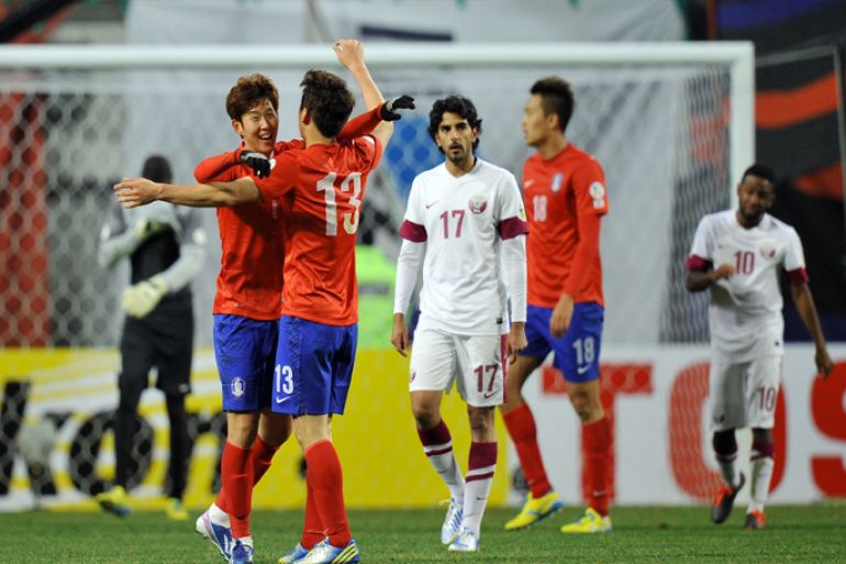 JYJ969 - SEOUL, -, REPUBLIC OF KOREA : South Korea's midfielder Son Heung-Min (L) celebrates his goal with a teammate during their World Cup Asian qualifier football match against Qatar in Seoul on March 26, 2013. South Korea won the match 2-1. AFP PHOTO / JUNG YEON-JE