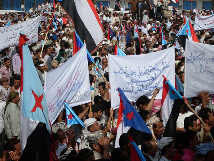المتظاهرون تقاطروا من مختلف مدن جنوبي اليمن (الجزيرة)