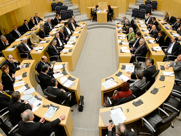 ‪برلمان قبرص رفض قانونا لفرض ضريبة على الودائع البنكية أمس‬  (الأوروبية)