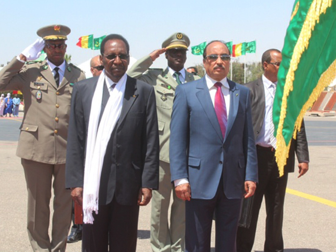 ‪‬ رئيس مالي (يسار) يبدأ زيارة لموريتانيا(الجزيرة)