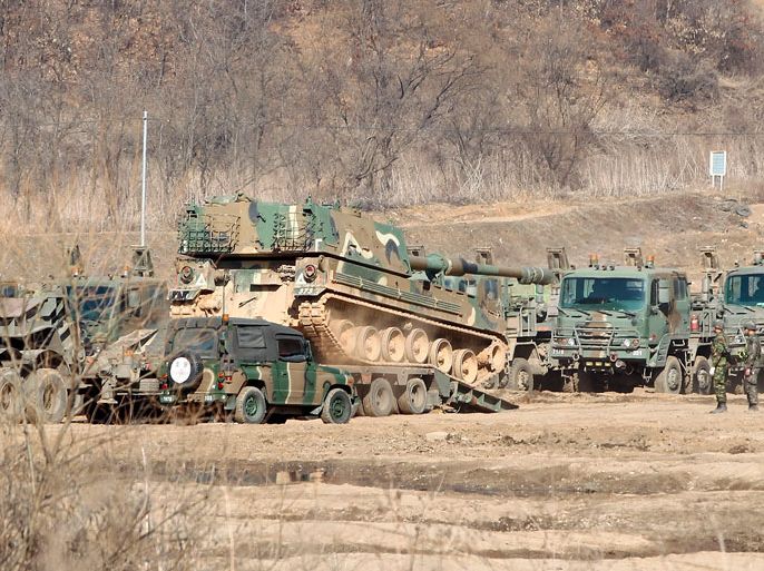 epa03618856 A South Korean K-9 self-propelled howitzer arrives to participate in the South Korea-US 'Key Resolve and Foal Eagle' annual joint military exercises at the Mugeon-ri drill field on Paju, Gyeonggi-do, South Korea, 11 March 2013. North Korea, that harshly criticizes the exercise as a grave provocation against it, on 11 March severed an emergency communications hotline with South Korea as its neighbour and the United States began military exercises at a time of ever-escalating tensions on the Korean Peninsula. EPA/JEON HEON-KYUN