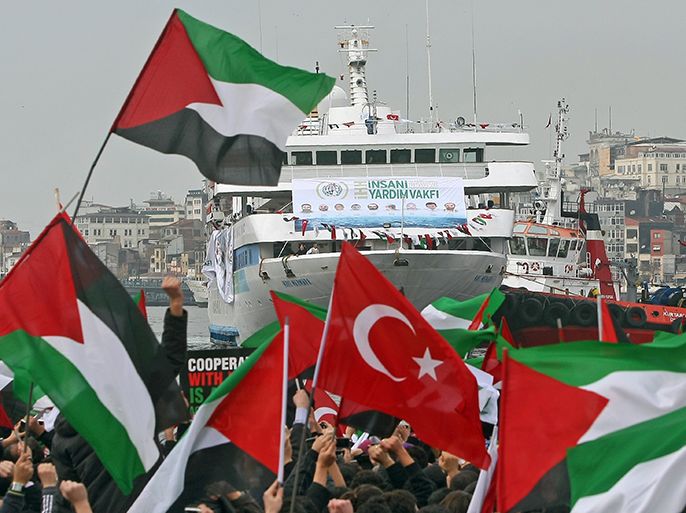 epa02507015 Thousands of Turkish protestors greets from harbour and boats the Mavi Marmara ship as it returns to Istanbul after Israel's deadly raid on an aid flotilla bound for Gaza Strip on 31 May, in Istanbul, Turkey on 26 December 2010. Israeli commandos on 31 May 2010 stormed six ships carrying hundreds of pro-Palestinian activists on an aid mission to the blockaded Gaza Strip, killing at least 10 people and wounding dozens after encountering unexpected resistance as the forces boarded the vessels. EPA/STRINGER TURKEY OUT