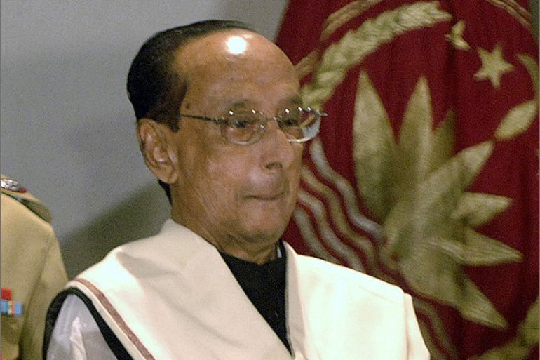 (FILES) In this photograph taken on February 12, 2009 newly-elected president Zillur Rahman stands at the swearing-in ceremony at the Presidential Palace in Dhaka. Bangladesh President Zillur Rahman, a veteran ruling party politician, died at a Singapore hospital on March 20, 2013 at the age 84, officials told AfP. AFP PHOTO/STR/FILES