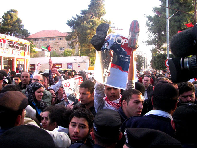 فلسطينيون يحتجون عشية زيارة أوباما للمنطقة (الجزيرة)