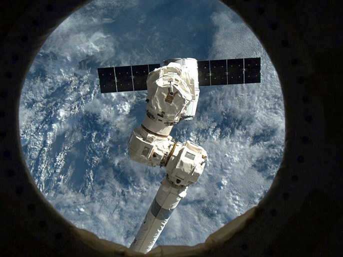 This NASA image form video shows the SpaceX capsule Dragon about to be captured by the Canada Arm at the the International Space Staion(ISS) on March 3, 2013. The privately-owned unmanned US space capsule owned by SpaceX arrived at the International Space Station on Sunday, bringing to the space outpost food, scientific materials and other crucial equipment. The capsule named Dragon was captured -- with the help of a robotic arm - by NASA Expedition 34 Commander Kevin Ford and Flight Engineer Tom Marshburn, 5:31 am EST (1031 GMT), when the ISS was over northern Ukraine, US space officials said. AFP PHOTO/HANDOUT/ NASA / Chris Hadfield = RESTRICTED TO EDITORIAL USE - MANDATORY CREDIT " AFP PHOTO / NASA / Chris Hadfield " - NO MARKETING NO ADVERTISING CAMPAIGNS - DISTRIBUTED AS A SERVICE TO CLIENTS =