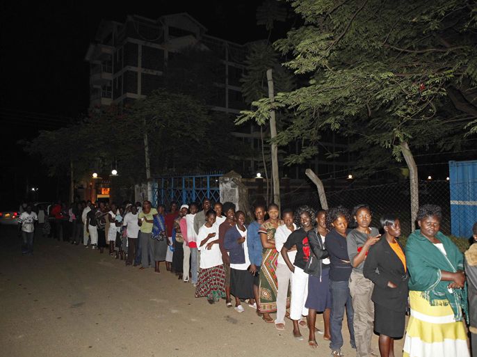 Kenyans voters queuing for the presidential elections at the Kisumu Social Centre, one of the largest polling stations in Kisumu town in western Kenya March 4, 2013. Kenyans go to the polls March 4, 2013 for the first time since bloody post-poll violence five years ago for which a top presidential candidate faces trial for crimes against humanity. Neck-and-neck rivals for the presidency, Prime Minister Raila Odinga and his deputy Uhuru Kenyatta, have publicly vowed there will be no repeat of the bloodshed that followed the disputed 2007 polls in which over 1,100 people died and some 600,000 were displaced