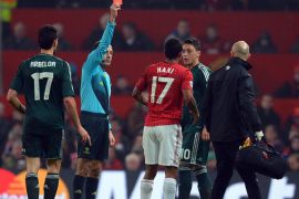 Turkish referee Cuneyt Cakır (2L) shows Manchester United's Portuguese midfielder Nani (3R) the red card to send him off during the UEFA Champions League round of 16 second leg football match between Manchester United and Real Madrid at Old Trafford in Manchester, northwest England on March 5, 2013. Real Madrid won 2-1 (3-2 on aggregate). AFP PHOTO / ANDREW YATES