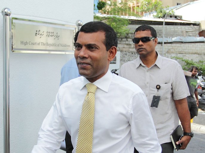 HV001 - Male, -, MALDIVES : (FILES) In this photograph taken on November 4, 2012, Former President of The Maldives, Mohamed Nasheed (C) arrives at a court appearance in Male. Police in the Maldives arrested opposition leader Mohamed Nasheed on March 5, 2013, defying pressure from regional power India which had called for him to be free to campaign for elections, his party said. AFP PHOTO/MOHAMED WAHEED/HAVEERU/FILES