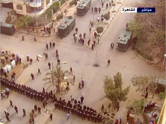 أمام مقر الإخوان المسلمين بحي المقطم شرق القاهرة