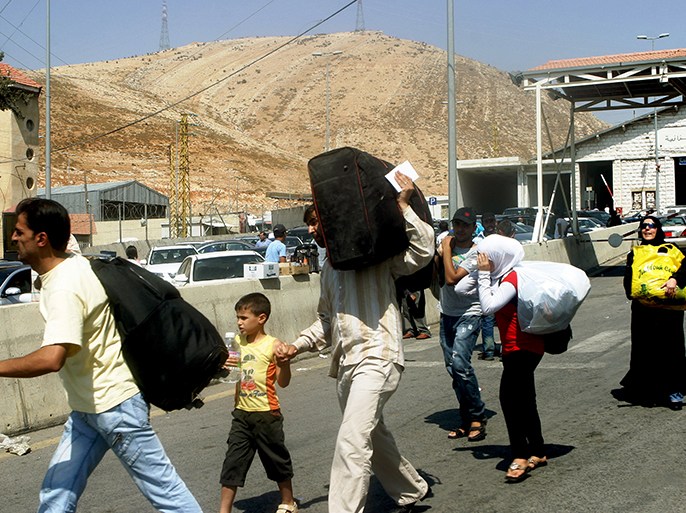epa03311362 Syrian refugees are seen crossing the Lebanese border post at Al Masnaa area upon their arrival from Syria, in Al Masnaa, Lebanon, 19 July 2012. Unrest in Syria has triggered the departure of thousands of people who fled the violence, some 150,000 went to Jordan while tens of thousands others headed to Turkey and Lebanon. EPA/LUCIE PARSEGHIAN