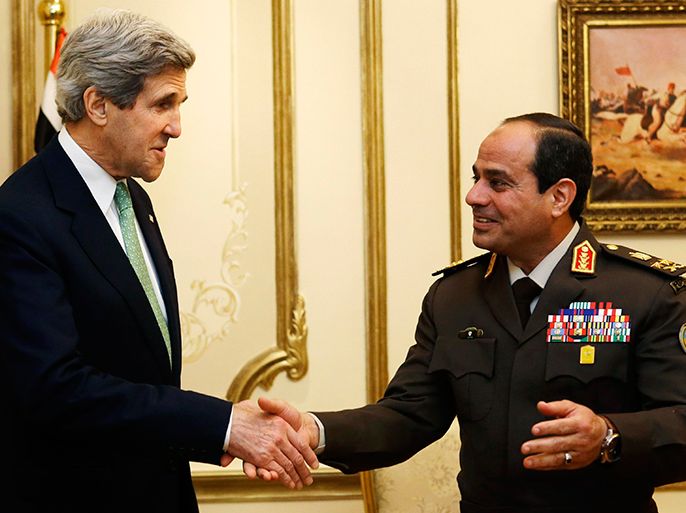 U.S. Secretary of State John Kerry (L) shakes hands with Egypt's Defence Minister General Abdel Fattah al-Sisi at the Ministry of Defence in Cairo, March 3, 2013. REUTERS/Jacquelyn Martin/Pool (EGYPT - Tags: POLITICS MILITARY)
