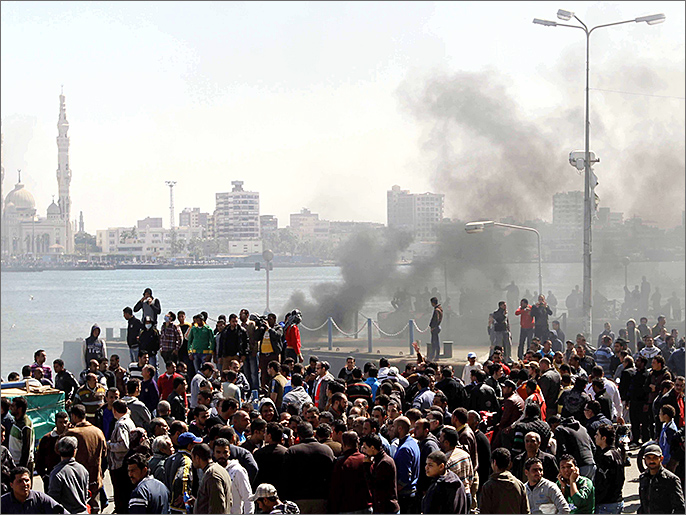 هآرتس: قرار المحكمة بمذبحة بورسعيد يعصف بمصر (الأوروبية)