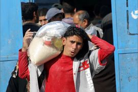 الأونروا تقدم مساعدات ل750 ألف لاجئ بغزة، فيما تقدم الحكومة المقالة لـ25 ألف أسرة