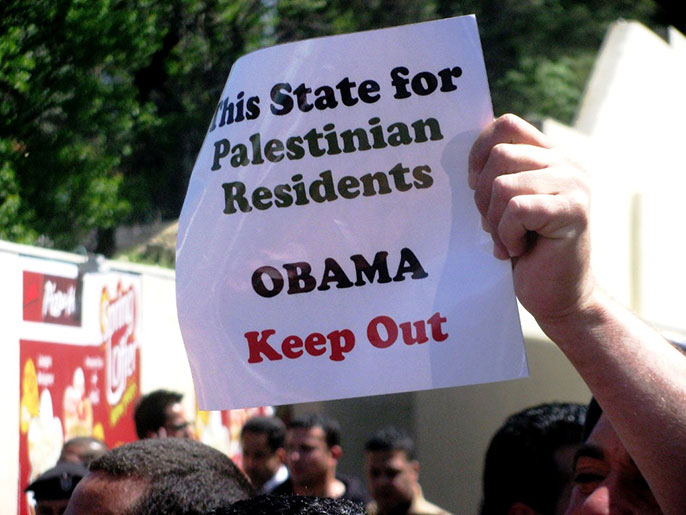 لافتة تطالب أوباما بالخروج من فلسطين (الجزيرة نت)