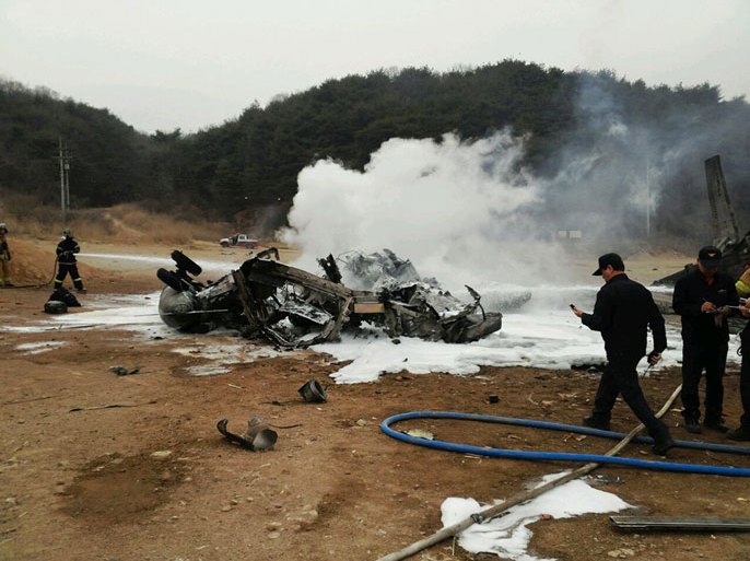 South Korean firefighters check the wreckage of a CH-53 US Marine helicopter on a training filed in Cheorwon on April 16, 2013. The helicopter crash-landed with 16 US soldiers aboard during an exercise near the border with North Korea amid heightened tensions on the Korean peninsula, but no death was reported. REPUBLIC OF KOREA OUT NO ARCHIVES NO INTERNET RESTRICTED TO SUBSCRIPTION USE AFP PHOTO / YONHAP