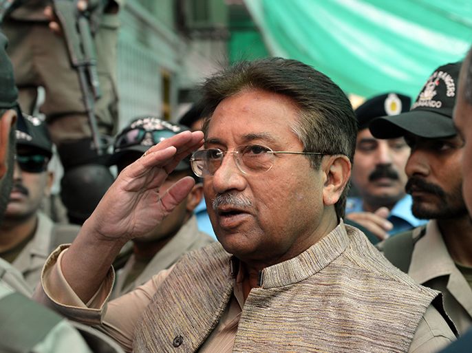 Former Pakistani president Pervez Musharraf (C) is escorted by soldiers as he salutes on his arrival at an anti-terrorism court in Islamabad on April 20, 2013. Pakistan's former military ruler Pervez Musharraf on April 20 appeared before an anti-terrorism court after spending the night at police headquarters, officials said. He was moved into police custody after being arrested on April 19, an unprecedented move against a former army chief of staff ahead of key elections. The arrest relates to Musharraf's decision to sack judges when he imposed emergency rule in November 2007, a move which hastened his downfall. AFP PHOTO / AAMIR QURESHI