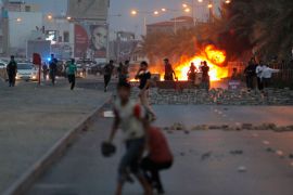 Protesters are seen on a street after setting fire to garbage containers during clashes with riot police in Budaiya, west of Manama April 19, 2013. REUTERS