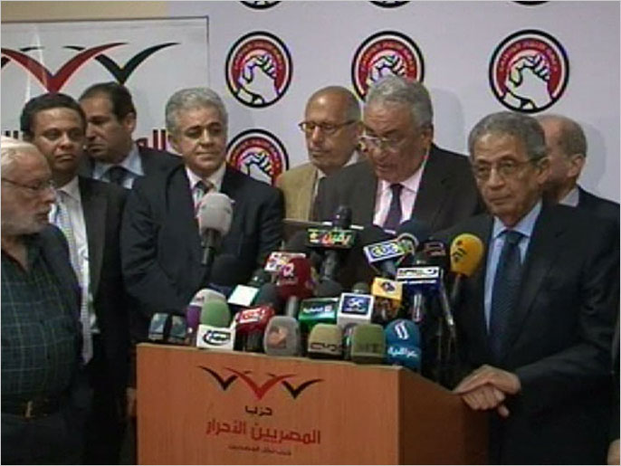 ‪جبهة الإنقاذ الوطني بمصر تدعو للاحتشاد أمام مجلس الشورى‬ (الجزيرة)