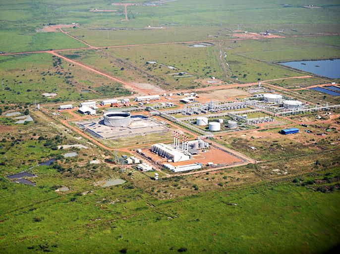 (FILES)-- A file photo taken on November 08, 2009 shows an aerial view of the Central Processing Facility (CPF) of the Thar Jath oil field in South Sudan. South Sudan restarted oil production on April 6, 2013, ending a 15-month bitter row with former civil war foe Sudan and marking a major breakthrough in relations after bloody border clashes last year. "The oil is now flowing," South Sudan oil minister Stephen Dhieu Dau shouted as he flicked a switch to restart production at a ceremony in the Thar Jath field in Unity state. AFP PHOTO / STR