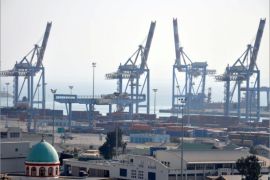 منصات الشحن والتفريغ بميناء حيفا