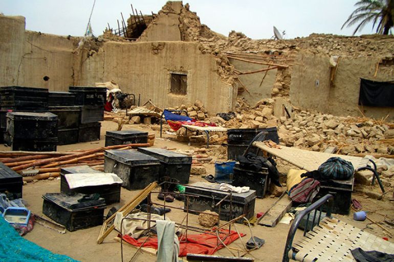 Belongings are seen near the rubble of a mud house after it collapsed following the quake in the town of Mashkeel, southwestern Pakistani province of Baluchistan, near the Iranian border April 17, 2013. The powerful earthquake struck a border area of southeast Iran on Tuesday killing at least 35 people in neighbouring Pakistan, destroying hundreds of houses and shaking buildings as far away as India and Gulf Arab states. REUTERS/Shah Nazar (PAKISTAN - Tags: DISASTER)
