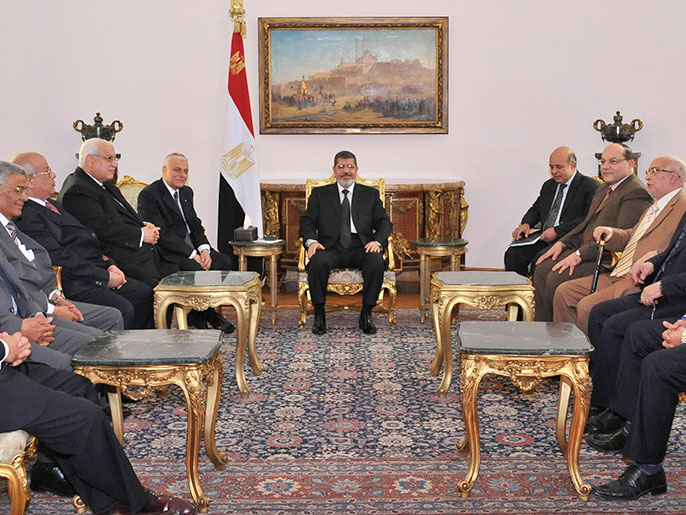 لقاء مرسي مع رؤساء الهيئات القضائية مطلع الأسبوع الجاري (رويترز-أرشيف)