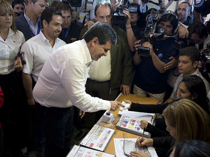Paraguayan presidential candidate for the Colorado Party Horacio Cartes votes in Asuncion on April 21, 2013. AFP PHOTO/Pablo PORCIUNCULA