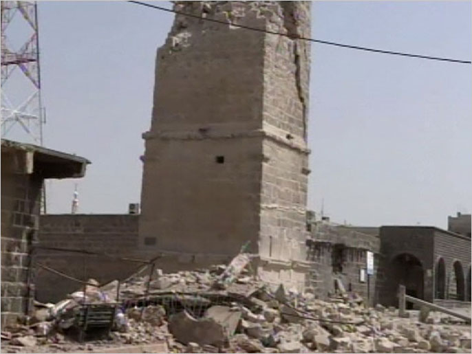 الجيش النظامي قصف المسجد العمري بدرعا وهدم مئذنته (الجزيرة)