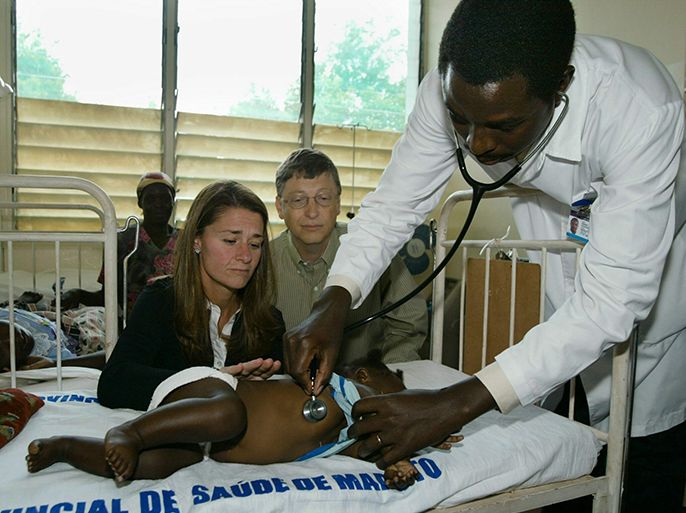 Bill (C) and Melinda Gates (L) visit a young patient suffering from malaria in the Manhica Research Center and hospital in Manhica, Mozambique, Sunday 21 Septmeber 2003. Bill & Melinda Gates announced in Manhica that their foundation was funding three grants totaling 168 million USD to fight malaria, a disease that is epidemic, and kills more than one million people annually. The grants will accelerate the search for a malaria vaccine, new drugs to fight drug-resistant malaria, and new treatment strategies for children. Bill & Melinda Gates made the grant announcement, one of the largest in the foundation's history, after meeting with doctors and patients at the malaria treatment and research center in Manhiça, a region heavily affected by malaria. EPA PHOTO/EPA/JEFF CHRISTENSEN//