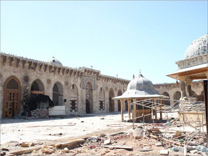 ‪صحن الجامع الأموي في حلب والدمار الذي تعرض له بعد قصفه‬ (الجزيرة)