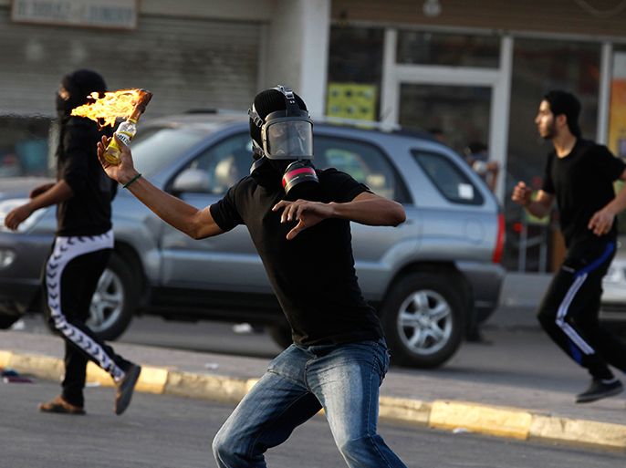 A protester throws a Molotov cocktail at riot police during clashes at an anti-government protest in the village of Diraz west of Manama, Bahrain, April 1, 2013. REUTERS/Hamad I Mohammed (BAHRAIN - Tags: POLITICS CIVIL UNREST TPX IMAGES OF THE DAY)
