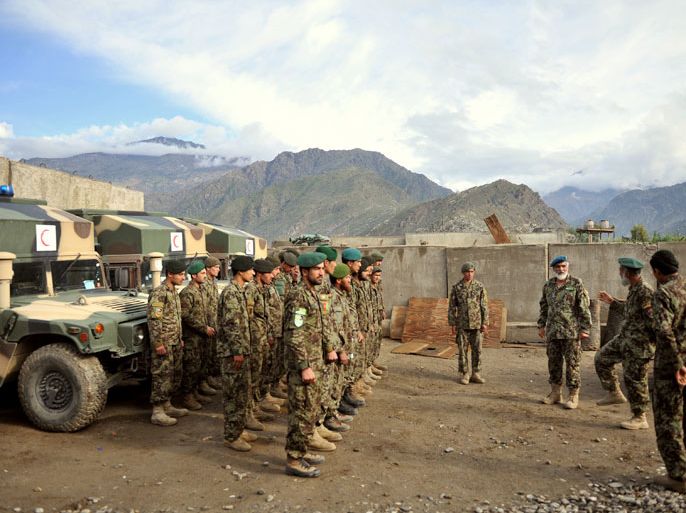 MK157 - KUNAR, -, AFGHANISTAN : Afghan National Army soldiers of Kandak 6 housed at the forward base Honaker Miracle at Watahpur District in Kunar province attend a morning briefing on April 16, 2013. Budget cuts and war fatigue in Western capitals mean the 100,000 soldiers left serving in NATO's International Security Assistance Force are packing up and taking off as the mission prepares to close next year. AFP PHOTO/Manjunath KIRAN