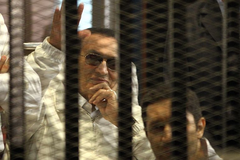 epa03660461 Former Egyptian President Hosni Mubarak waving from behind bars on a stretcher, in a cage inside the court room at the police academy during his trial in Cairo, Egypt ,13 April 2013 A judge presiding over the retrial of Mubarak on charges related to the 2011 deaths of protesters withdrew from the case as it started Saturday, citing "uneasiness." Judge Mustafa Hassan said as the new trial started that he was feeling an "uneasiness" about hearing the case and would refer the case back to the Appeals Court so it could name a new judge. EPA/KHALED ELFIQI