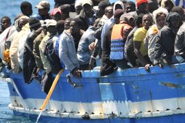 A boat with immigrants on board arrives on the Italian island of Lampedusa, southern Italy, on 09 April 2011. Reports state that Italy and France agreed on 08 April 2011 to carry out joint patrols of the Tunisian coast to block migrants headed for Europe, with the French interior minister saying there was no duty to take in boat people