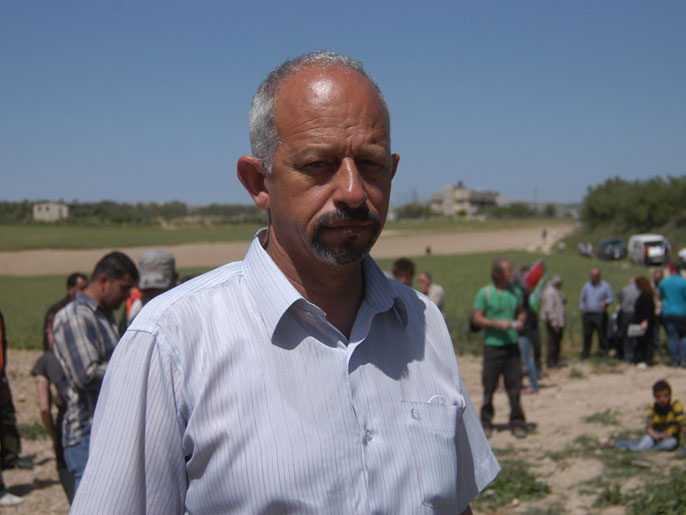 Jamal Jumaa, an activist in the Popular Resistance Committees for the Wall and Settlements, confirmed that the settlement project aims to isolate the West Bank through small cantons.
