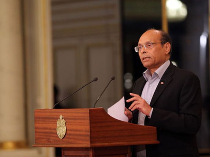 epa03632902 Tunisian President Moncef Marzouki (L) speaks during a ceremony to celebrate the Tunisian National Day in Tunis, Tunisia, 20 March 2013. The day commemorates the country's independence from France in 1956. EPA/MOHAMED MESSARA