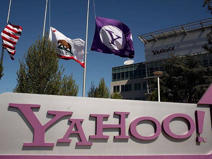 The Yahoo logo is shown at the company's headquarters in Sunnyvale, California April 16, 2013. The company will release its quarterly results on Tuesday. REUTERS/Robert Galbraith (UNITED STATES - Tags: BUSINESS)