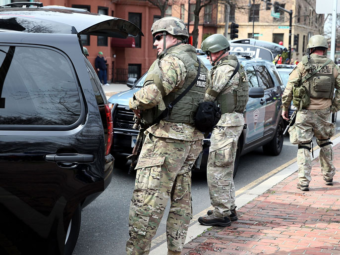 ‪شرطة بوسطن بدأت عملية مسح لشوارع المدينة‬  (الفرنسية)