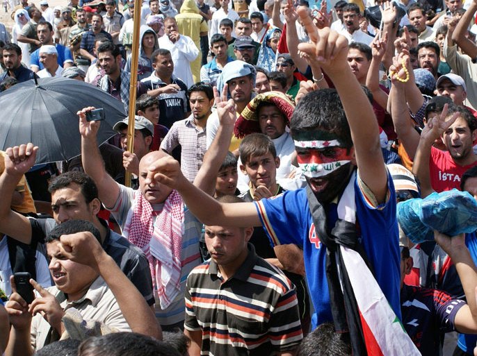 Iraqi Sunni Muslims take part in an anti-government demonstration in Ramadi, 100 km (62 miles) west of Baghdad,April 19, 2013. Thousands of Sunni Muslims protested after Friday prayers in huge rallies against Shi'ite Iraqi Prime Minister Nuri al-Maliki, demanding that he step down. REUTERS