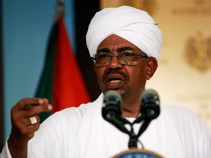 Sudan's President Omar Hassan al-Bashir addresses a joint news conference with his South Sudan's counterpart Salva Kiir in Juba April 12, 2013. President al-Bashir said on Friday he wanted peace and normal relations with South Sudan in his first visit there since it split off from his country in 2011 after decades of civil war. REUTERS/Andreea Campeanu (SOUTH SUDAN - Tags: POLITICS)
