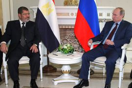Russian President Vladimir Putin (2nd L) meets with his Egyptian counterpart Mohamed Mursi (L) in Sochi, April 19, 2013. REUTERS/Mikhail Klimentyev/RIA Novosti/Pool (RUSSIA - Tags: POLITICS) ATTENTION EDITORS - THIS IMAGE HAS BEEN SUPPLIED BY A THIRD PARTY. IT IS DISTRIBUTED, EXACTLY AS RECEIVED BY REUTERS, AS A SERVICE TO CLIENTS