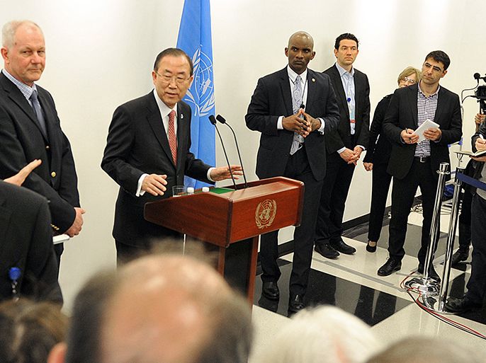 United Nations Secretary General Ban Ki-Moon (R) speaks to the media with إke Sellstrِm (2nd L), the head of the UN chemical weapons investigation team, before their meeting April 29, 2013 at UN headquarters in New York. Ban has been urging Syria to give UN experts "immediate and unfettered access" to investigate serious allegations of chemical weapons use. AFP PHOTO/Stan HONDA
