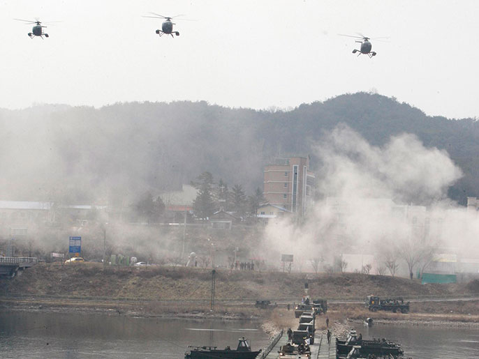 ‪تدريبات عسكرية للجيش الكوري الجنوبي للرد على أي هجوم من كوريا الشمالية‬ (رويترز)