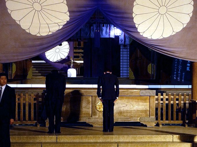YT101 - Tokyo, Tokyo, JAPAN : Japan's Deputy Prime Minister and Finance Minister Taro Aso (C) offers a prayer for war dead as he visits the controversial Yasukuni shrine in Tokyo in the evening after returning from Washington on April 21, 2013. Three Japanese cabinet ministers visited Tokyo's Yasukuni war shrine while Prime Minister Shinzo Abe has dedicated equipment used in rituals in moves likely to anger China and South Korea. AFP PHOTO / JIJI PRESS JAPAN OUT