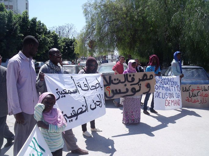 جانب من احتجاجات بعض اللاجئين أمام مقر المجلس التأسيسي