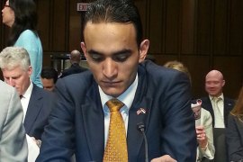 فارع المسلمي الناشط والكاتب اليمني أثناء تقديم شهادته أمامه لجنة خاصة بمجلس الشيوخ الأميركي