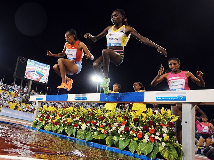 epa03695531 Athletes compete in the women's 3000m steeplechase at the IAAF Diamond League meeting in Doha, Qatar, 10 May 2013. EPA/STR