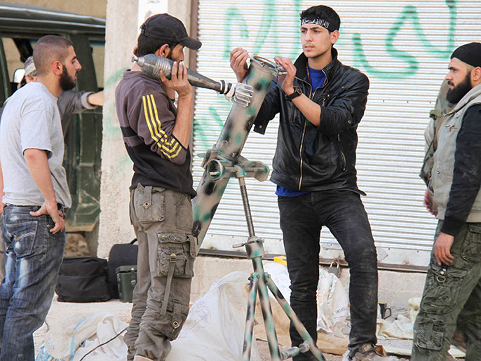 ‪الجيش الحر يخوض مواجهات متصاعدة في ضواحي دمشق‬ (رويترز)
