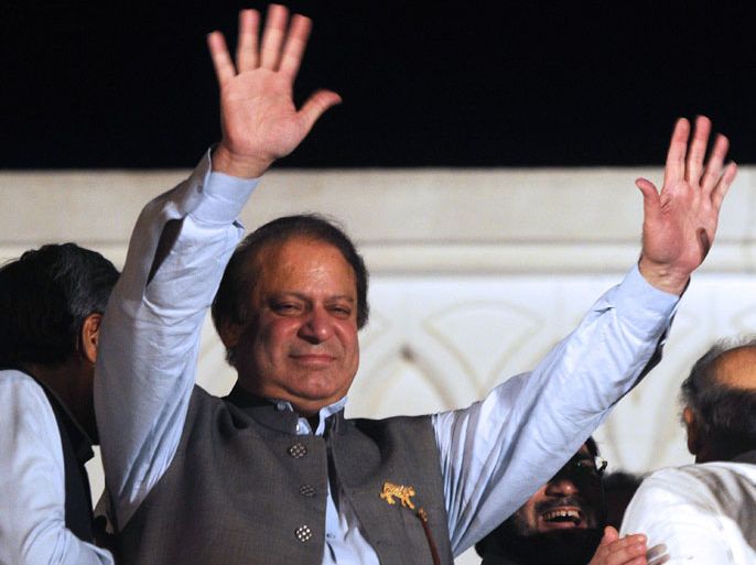 PAKISTAN : Former Pakistani prime minister and head of the Pakistan Muslim League-N (PML-N) Nawaz Sharif waves to supporters after his party victory in general election in Lahore on May 11, 2013. Sharif declared victory for his centre-right party in Pakistan's landmark elections on May 11, as unofficial partial results put him on course to win a historic third term as premier. The result represented a remarkable comeback for a man who was deposed as premier in a 1999 military coup and came after millions of people defied polling day attacks that left 24 dead to participate in the high-turnout vote. AFP PHOTO / ARIF ALI