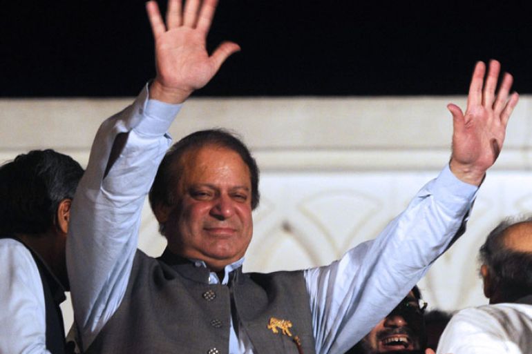 PAKISTAN : Former Pakistani prime minister and head of the Pakistan Muslim League-N (PML-N) Nawaz Sharif waves to supporters after his party victory in general election in Lahore on May 11, 2013. Sharif declared victory for his centre-right party in Pakistan's landmark elections on May 11, as unofficial partial results put him on course to win a historic third term as premier. The result represented a remarkable comeback for a man who was deposed as premier in a 1999 military coup and came after millions of people defied polling day attacks that left 24 dead to participate in the high-turnout vote. AFP PHOTO / ARIF ALI